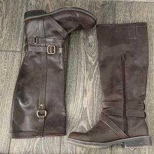 Women’s dark brown boots